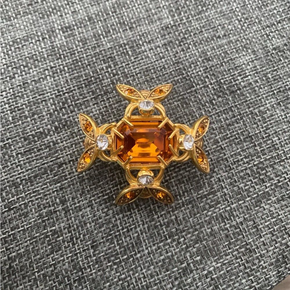 Gorgeous Joan Rivers Topaz Honey Bee Brooch